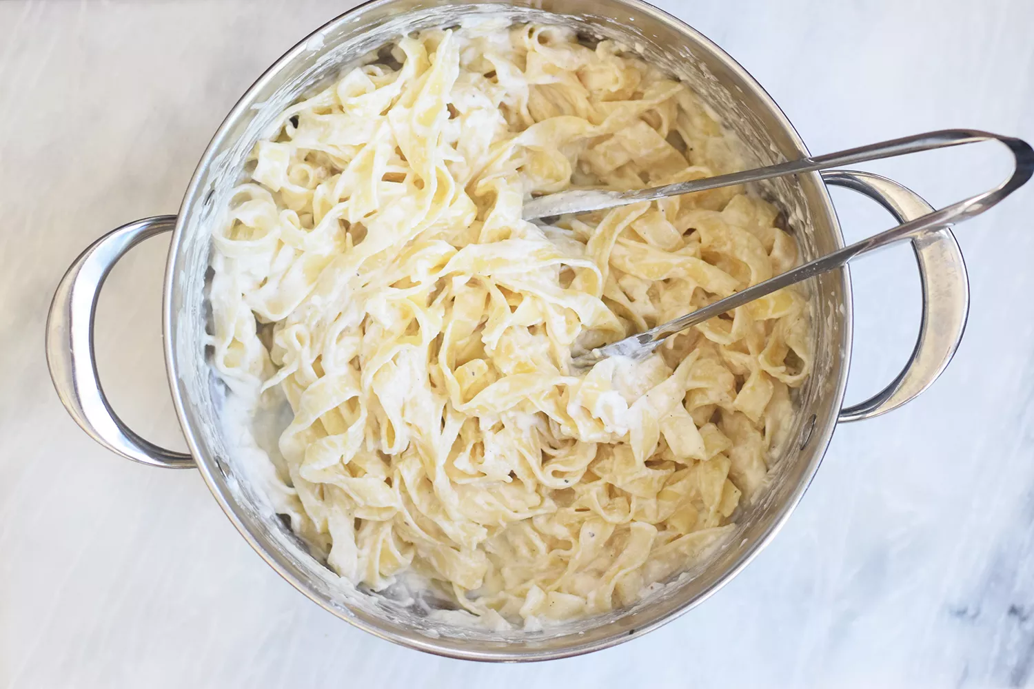 Incorporer les pâtes cuites