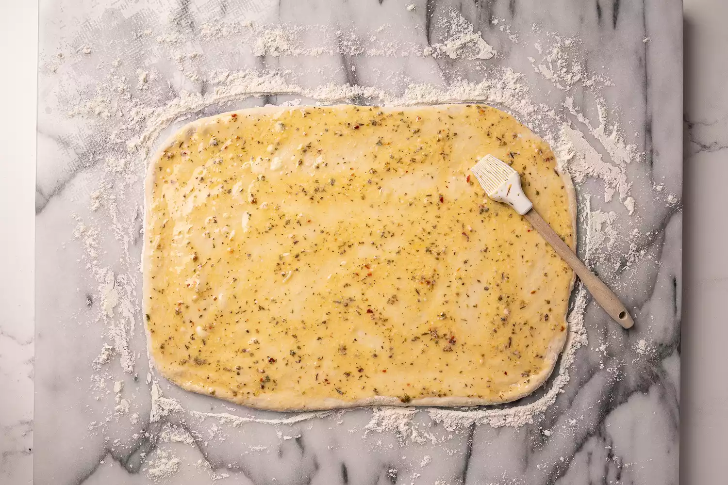 Pâte à pain badigeonnée de mélange d'œufs