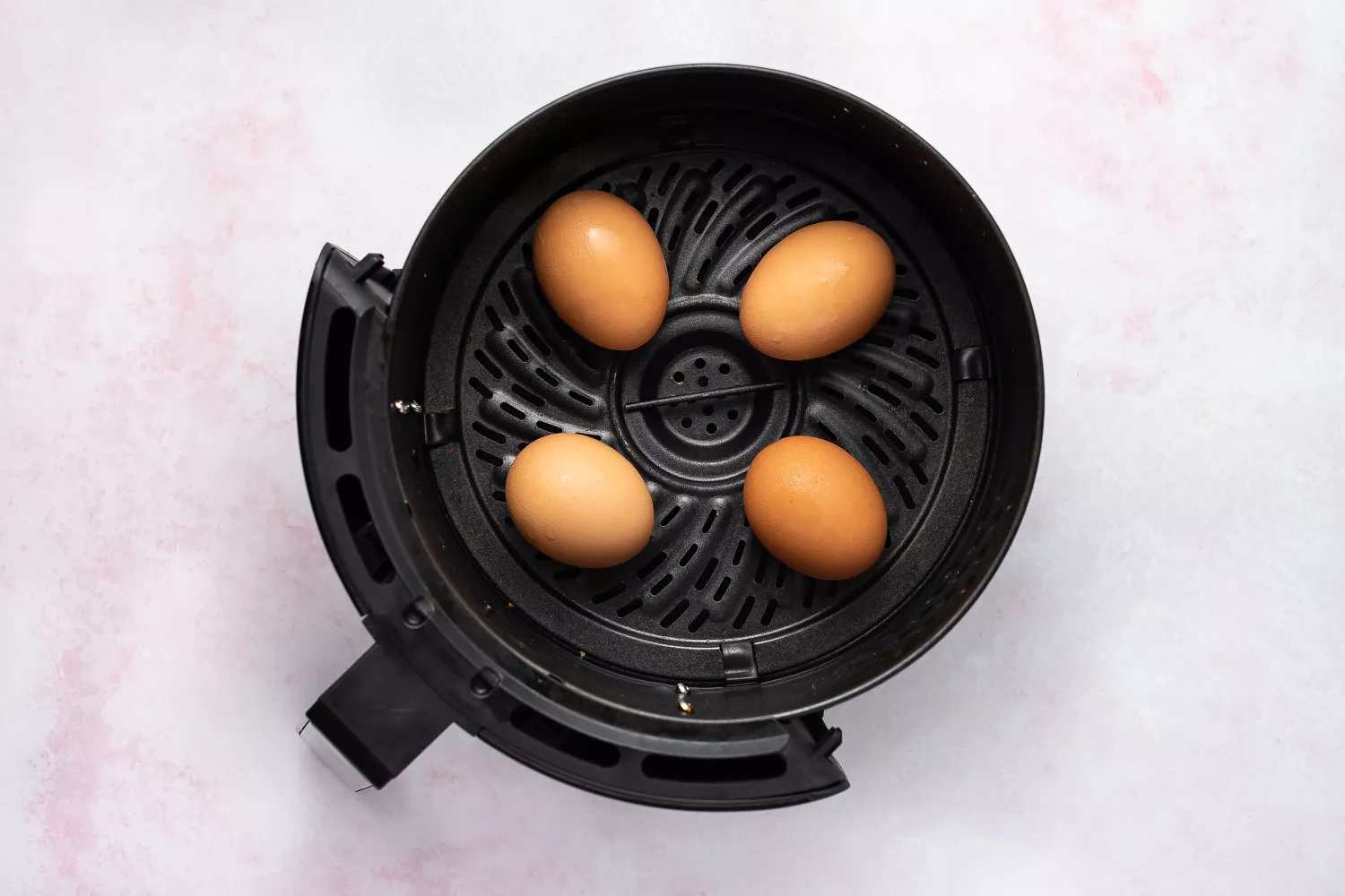 œufs dans une friteuse à air