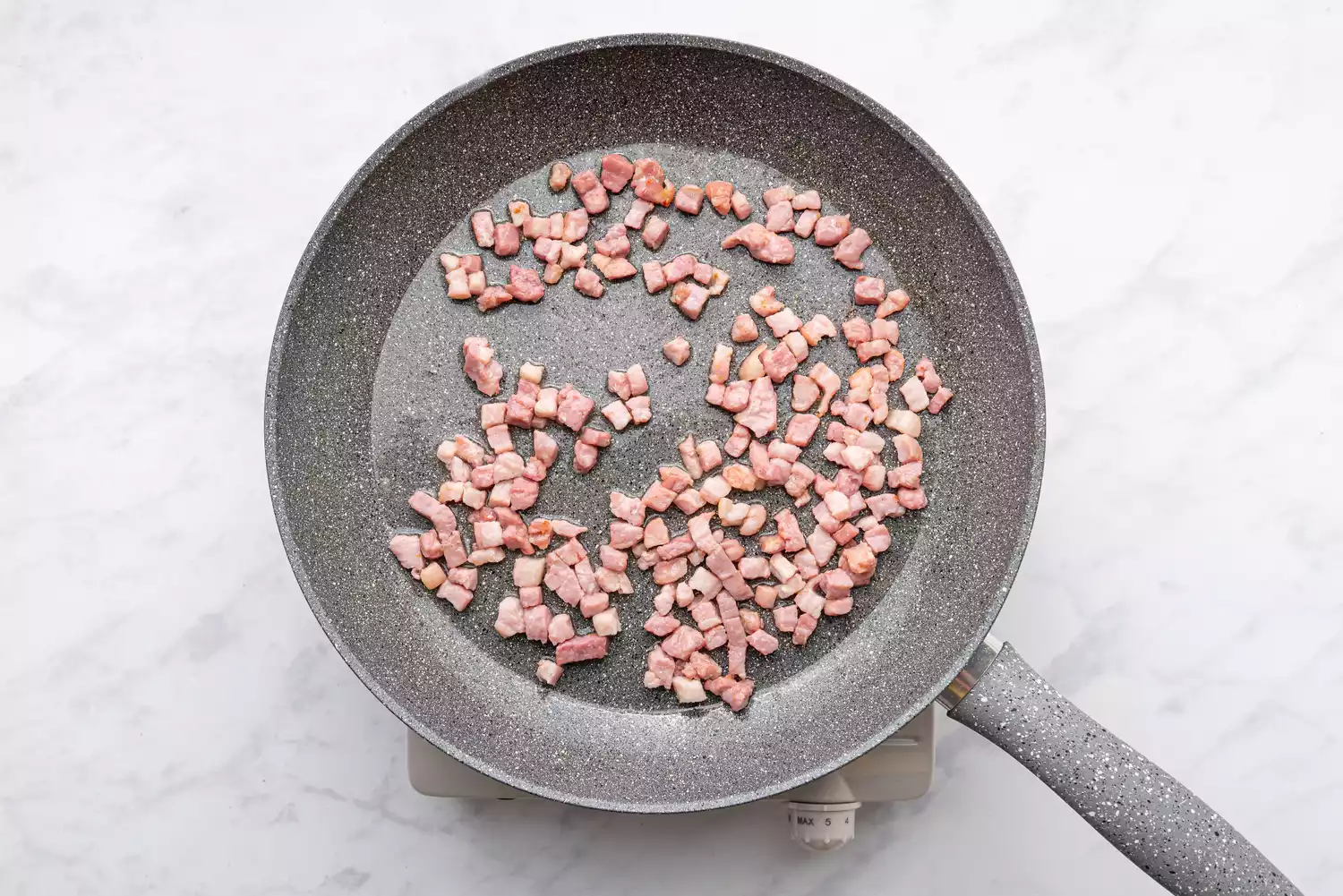 Bacon dans une poêle