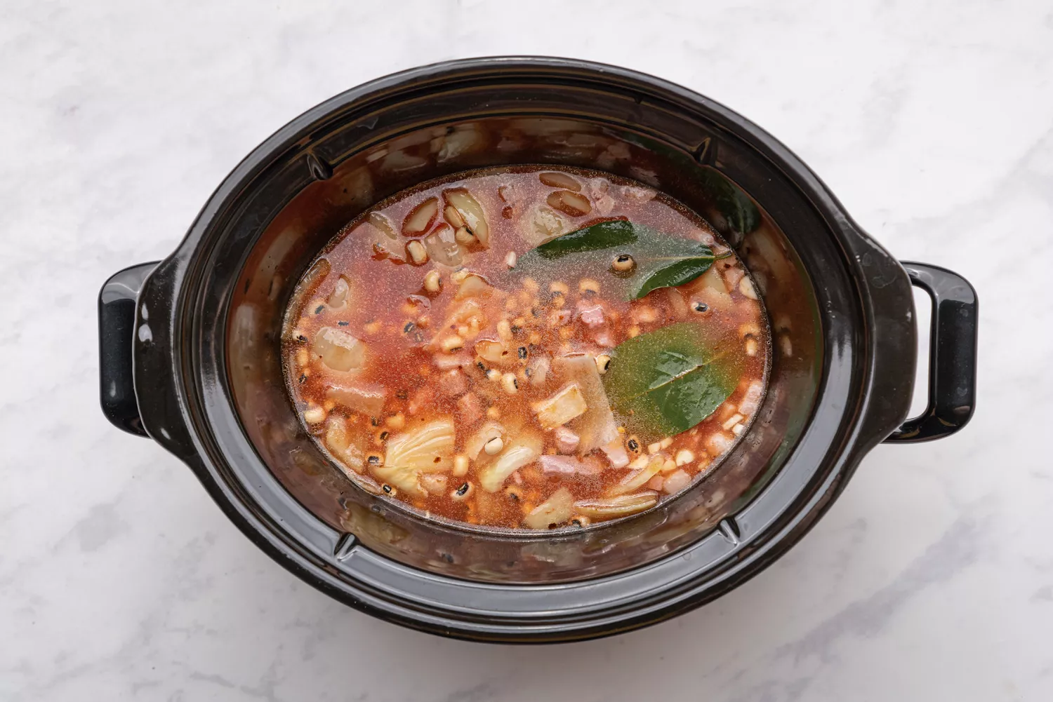 Ingrédients combinés dans la mijoteuse