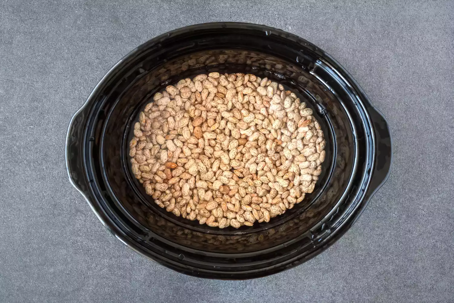 Haricots pinto dans un autocuiseur