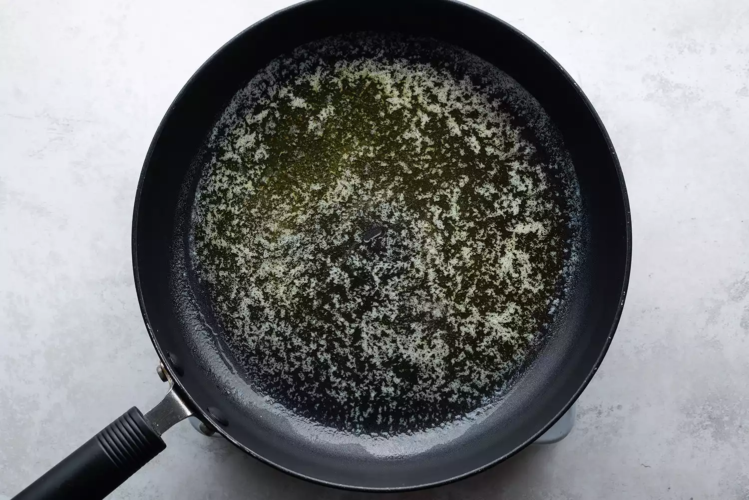 Beurre dans une poêle 