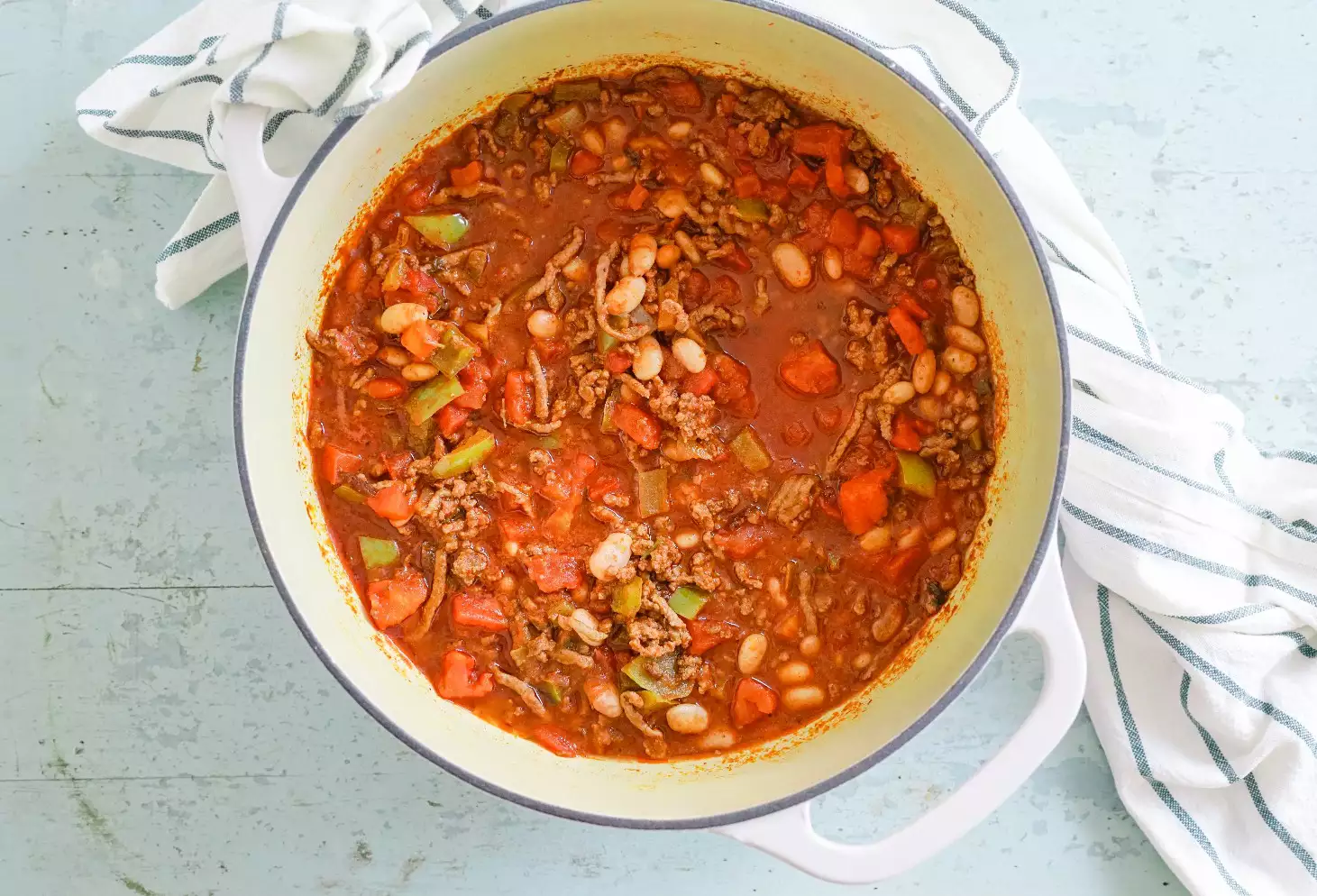 Mijotage du chili de boeuf et de haricots pinto