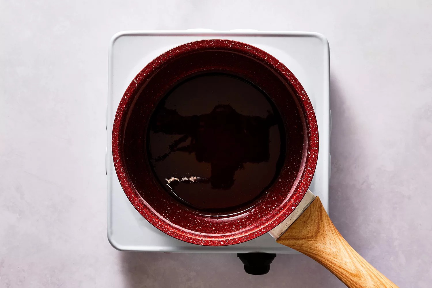 Préparation du sirop dans une casserole