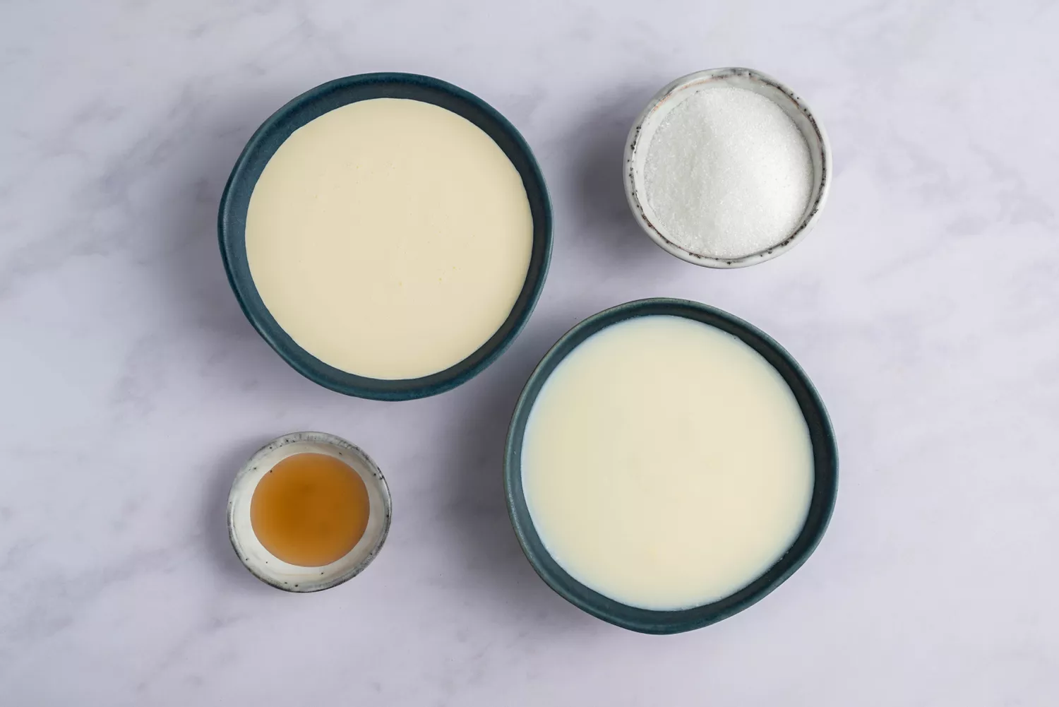 Ingrédients pour la glace à la vanille sans cuisson