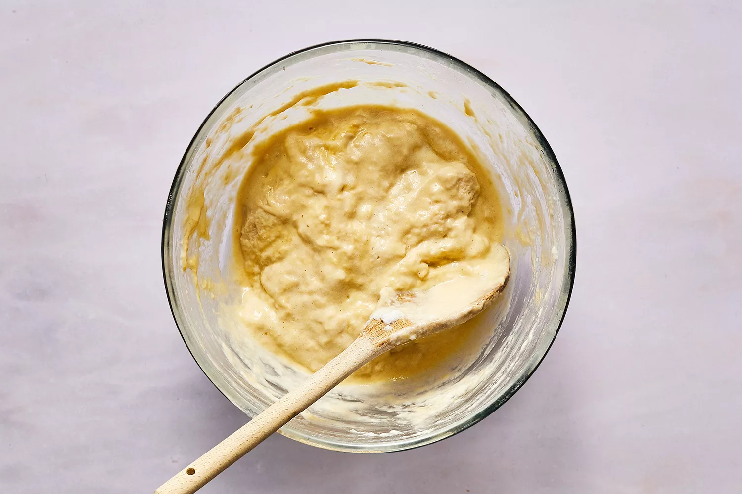 Pâte à blinis dans un bol