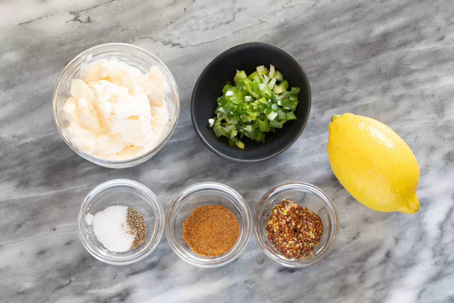 Ingrédients pour la sauce spéciale.