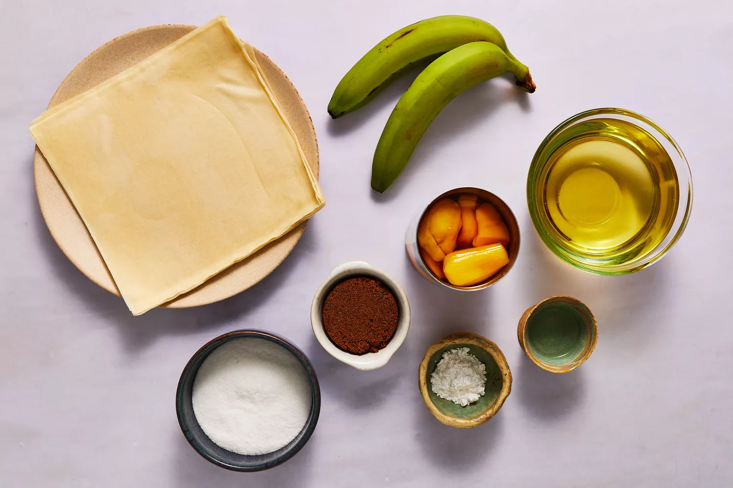 Ingrédients pour faire des rouleaux de banane frits filipins